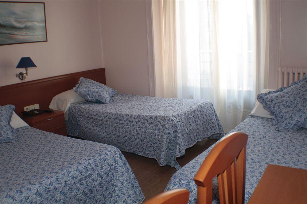 Hostal Santa Cruz Madrid Eksteriør billede