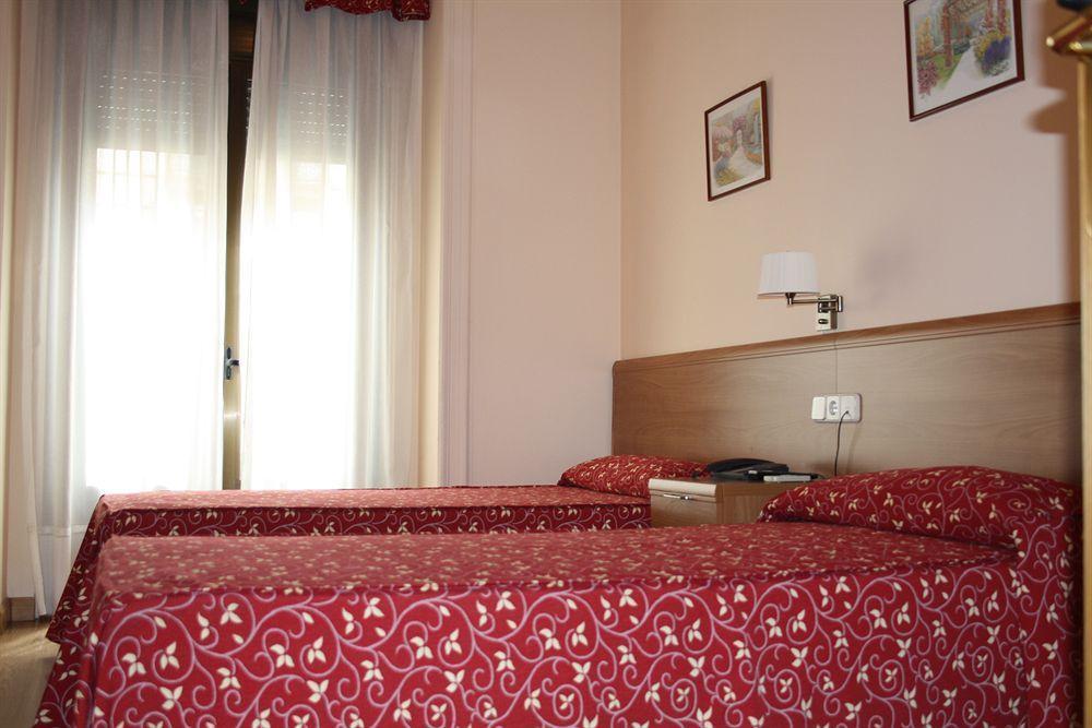 Hostal Santa Cruz Madrid Eksteriør billede