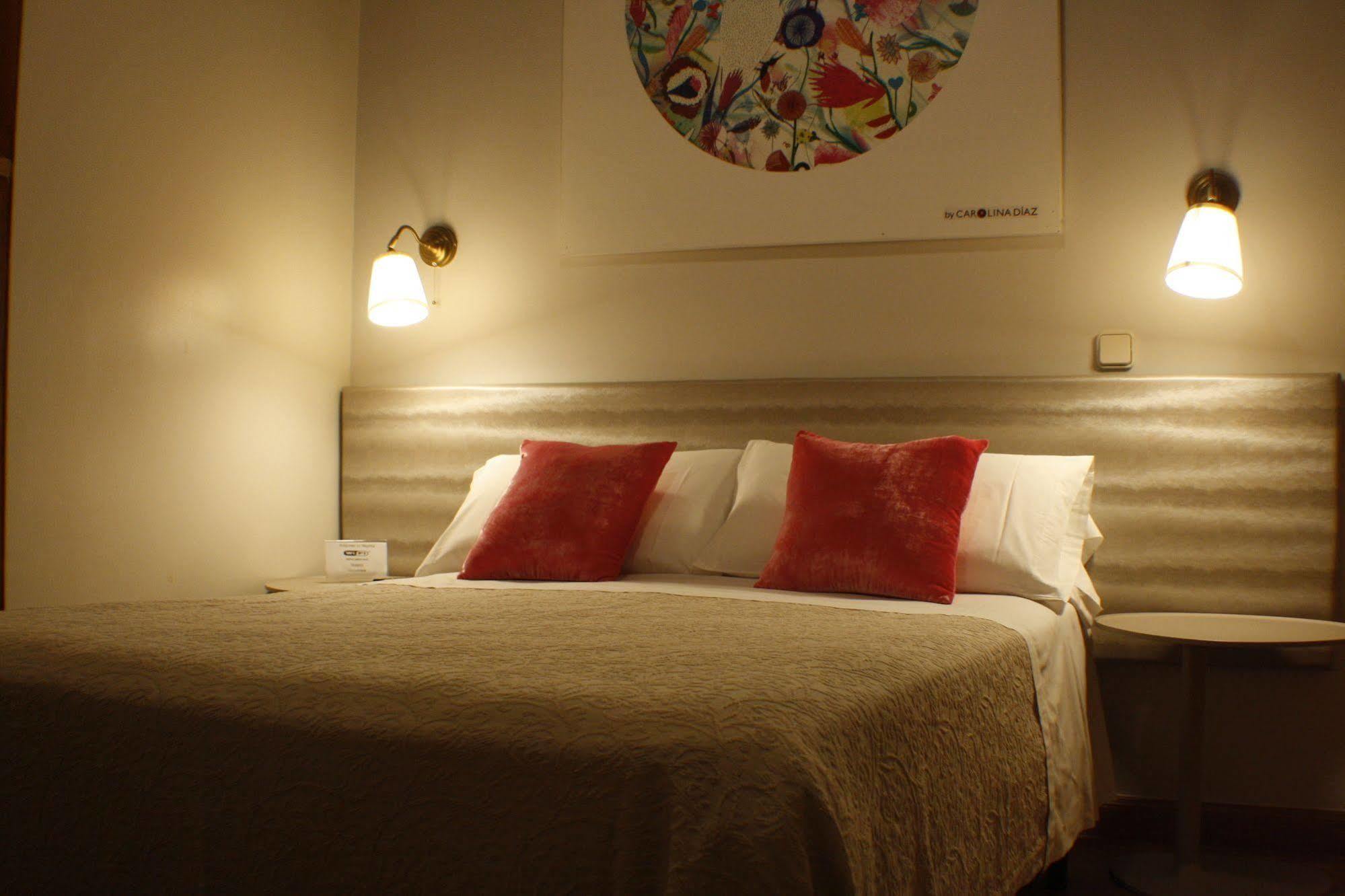 Hostal Santa Cruz Madrid Eksteriør billede