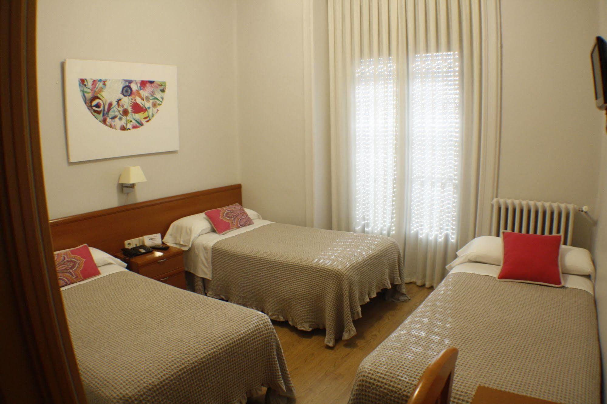 Hostal Santa Cruz Madrid Eksteriør billede