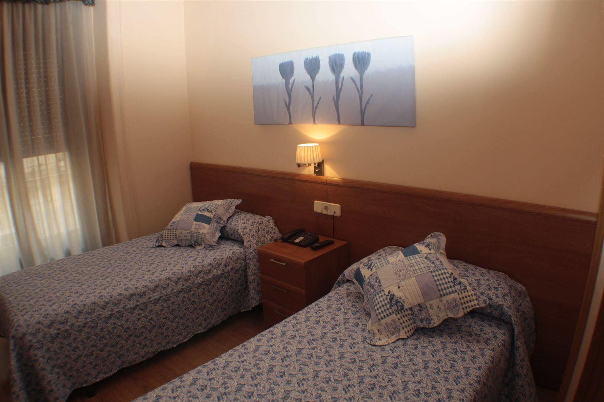 Hostal Santa Cruz Madrid Eksteriør billede