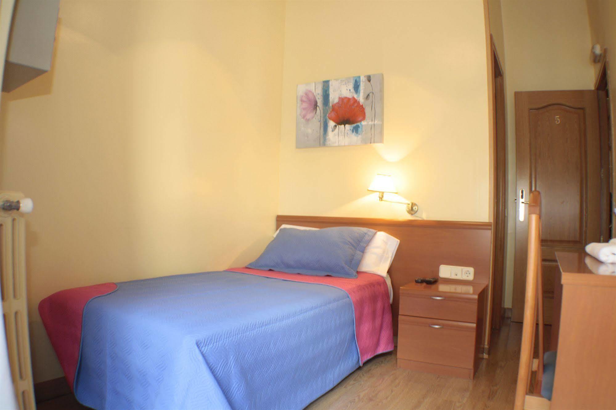 Hostal Santa Cruz Madrid Eksteriør billede