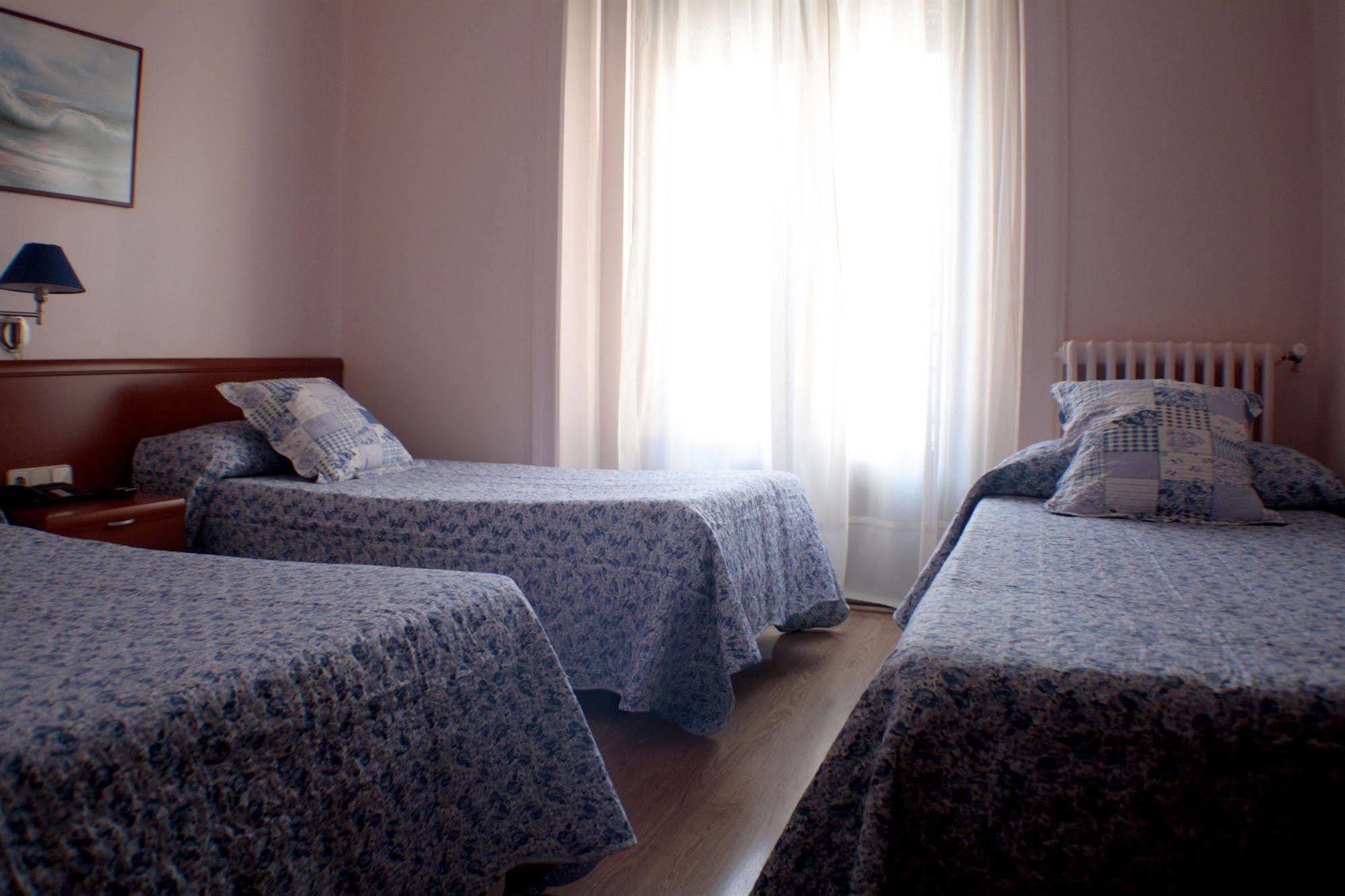 Hostal Santa Cruz Madrid Eksteriør billede