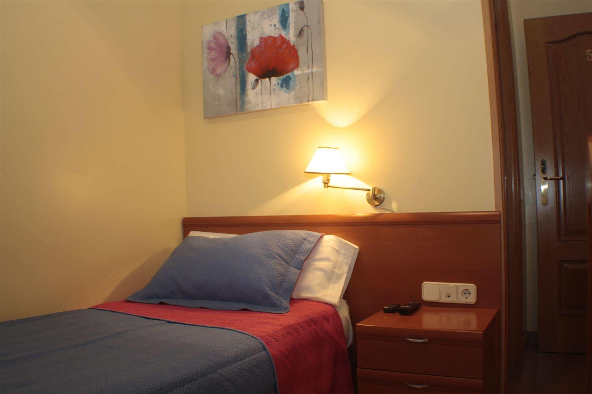 Hostal Santa Cruz Madrid Eksteriør billede