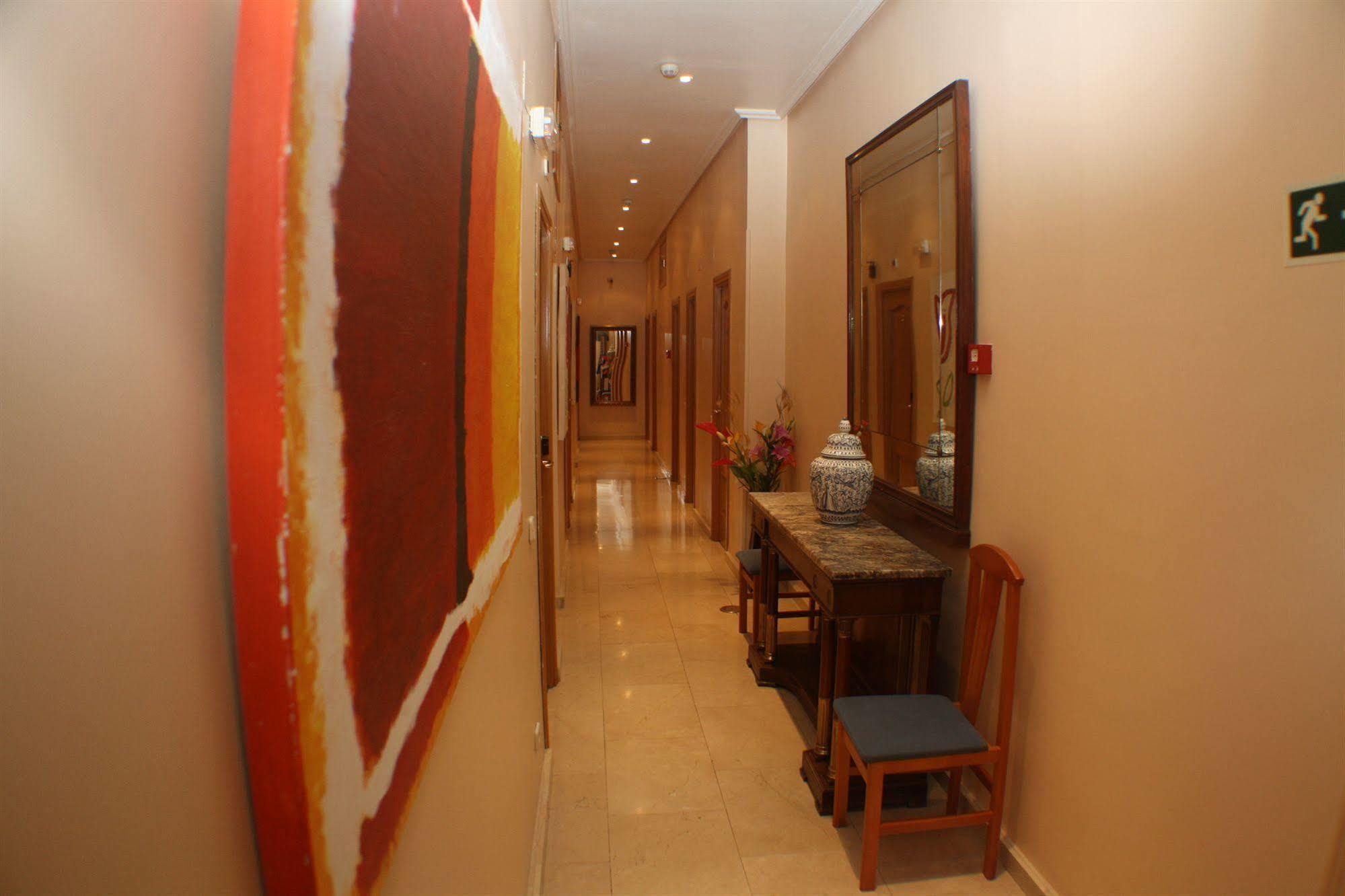 Hostal Santa Cruz Madrid Eksteriør billede