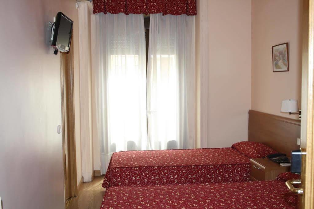 Hostal Santa Cruz Madrid Eksteriør billede