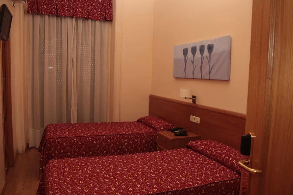 Hostal Santa Cruz Madrid Eksteriør billede