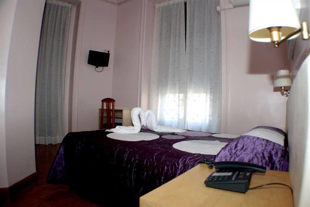 Hostal Santa Cruz Madrid Eksteriør billede